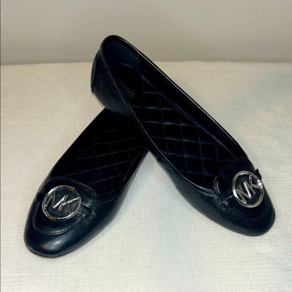 Michael Kors Lillie Moccasins Black and Silver Flats Size 8.5M